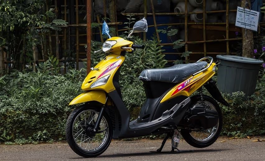Yamaha Mio Sporty warna kuning hasil restorasi.