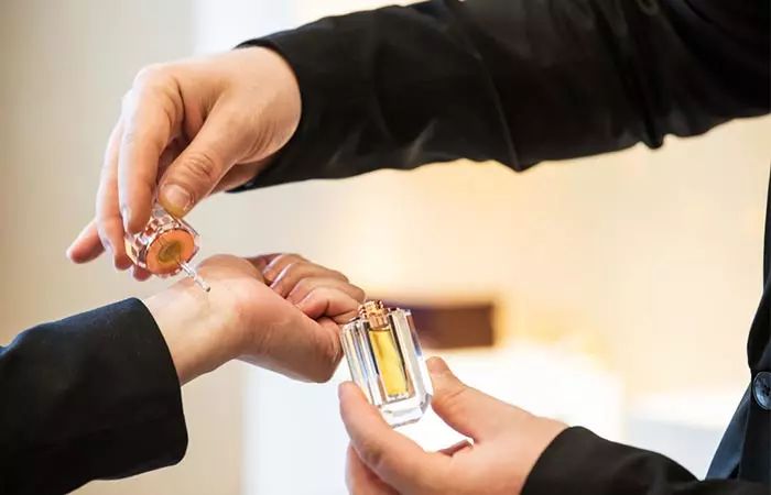 Rekomendasi parfum dengan  Wangi yang Bikin Nyaman dan Nempel Seharian