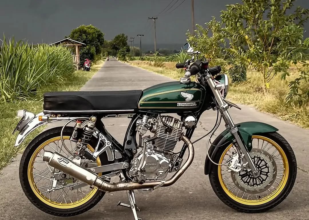 Motor kecil, kenangan besar. Honda CB series tetap hidup di hati para penggemarnya.