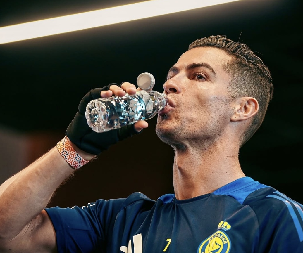 CR7 selalu tampil stylish dalam setiap kesempatan.