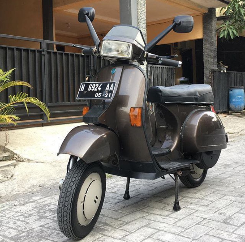 Vespa klasik tetap digemari karena desain retro dan nilai historisnya yang tinggi di mata kolektor.
