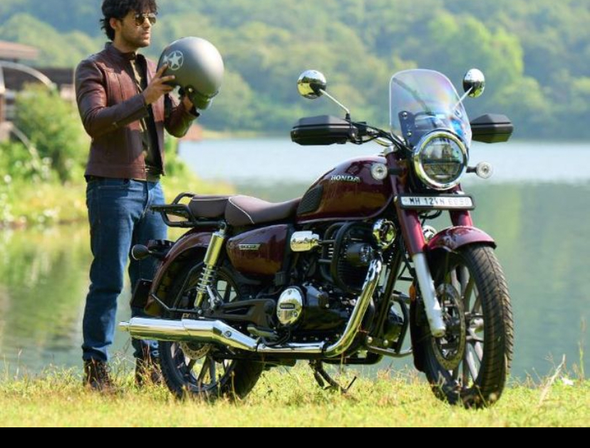 Honda CB350 dan Royal Enfield Classic 350, dua motor retro 350cc dengan karakter efisiensi bahan bakar yang berbeda.