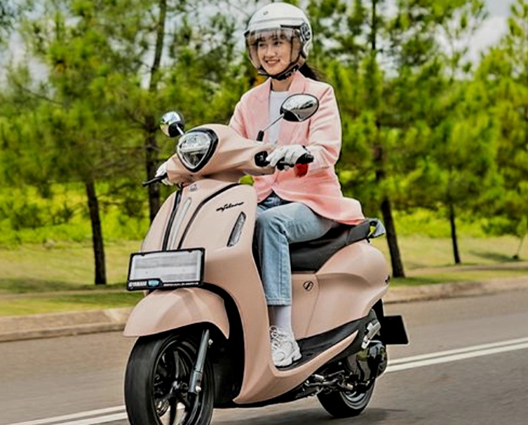 Yamaha Grand Filano warna NEO Pink Mauve.