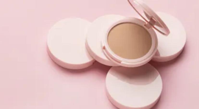Ilustrasi cushion foundation untuk wanita Indonesia.