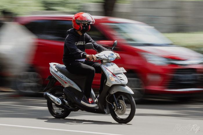 Ilustrasi motor Mio Sporty terasa ringan dengan ganti V Belt racing.