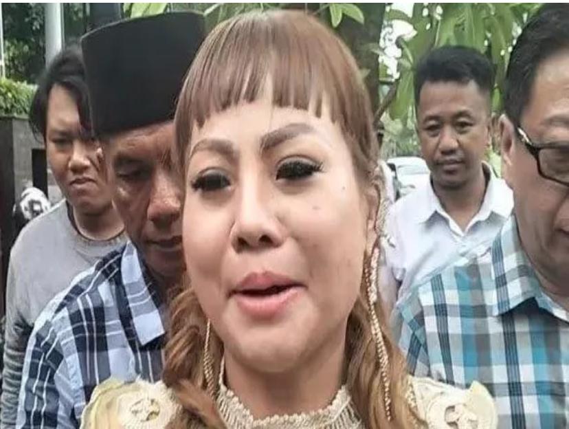 Jan Hwa Diana pengusaha yang tahan ijazah pegawai
