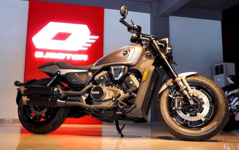 &bull; SRV 600 V: cruiser bergaya klasik, Rp 179,9 juta dari QJMotor.