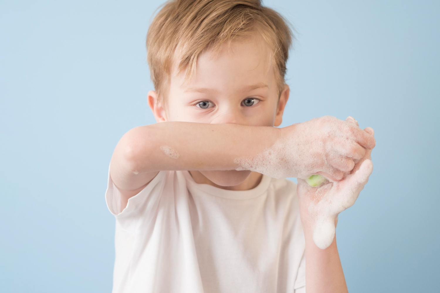 Rekomendasi Sabun Mandi Bayi Non-SLS yang Aman untuk Kulit Sensitif Bayi