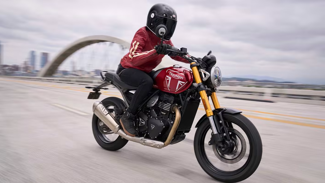 Triumph Speed 400, motor klasik modern dengan fitur canggih dan performa unggul, siap menantang dominasi Honda CB350 dan Royal Enfield Classic 350.