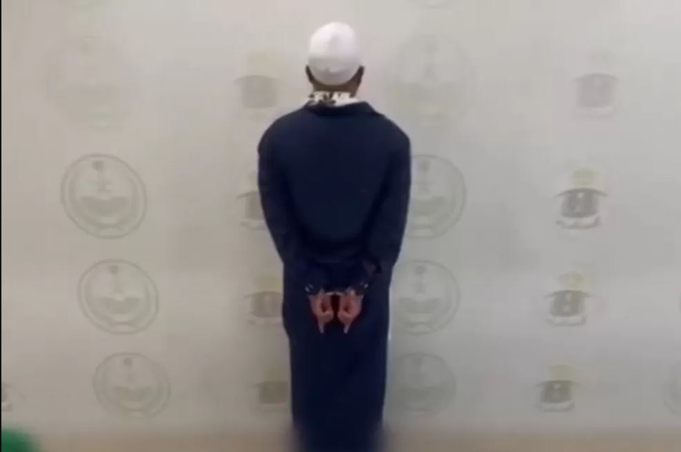 KMR, mukimin yang tinggal di Mekkah ditangkap Polisi setelah kedapatan mempromosikan Haji tanpa visa resmi.