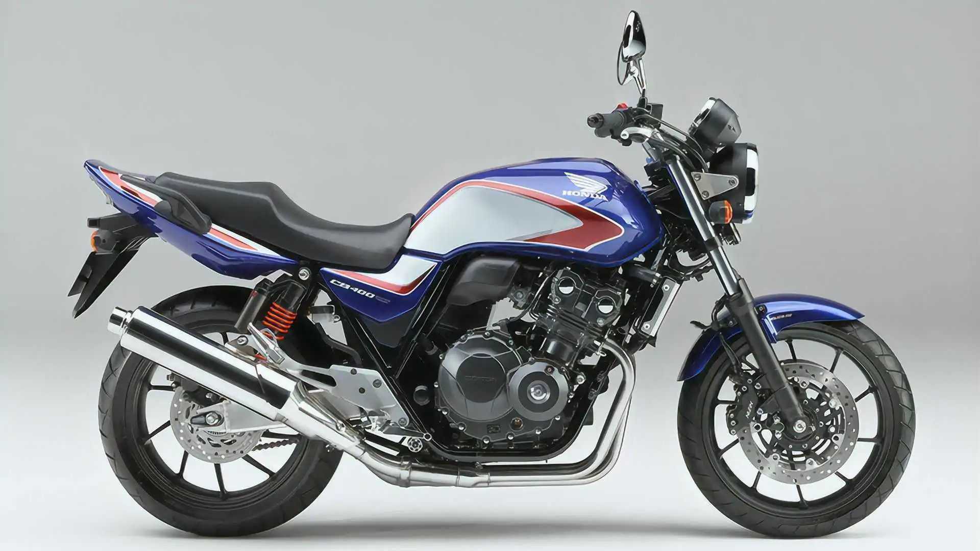 CB400 Super Four tetap tampil galak meski klasik&mdash;top speed-nya bisa tembus 190 km/jam, tergantung siapa yang membetot gasnya