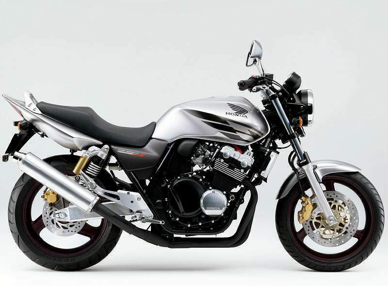 CB400 Super Four mengadopsi sistem VTEC seperti mobil Honda, membuat performanya efisien di bawah dan meledak di putaran tinggi.