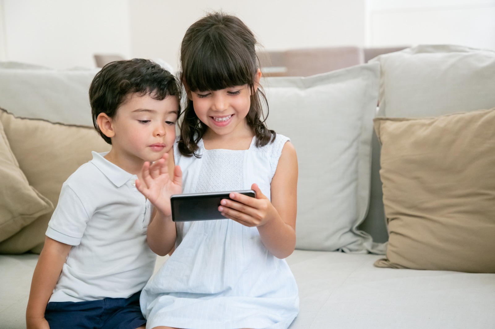 Awasi aktivitas digital anak tanpa harus jadi detektif galak di rumah!