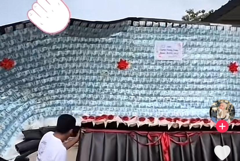 Buket karangan uang untuk pernikahan Luna Maya dan Maxime