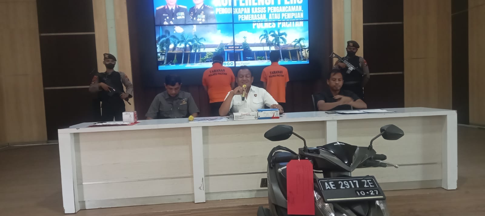 Tersangka menipu dan memeras seorang gadis di Pacitan.