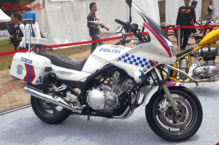 Yamaha XJ900P, motor polisi 892cc tangguh sejak 1999, dipakai di 40 negara.