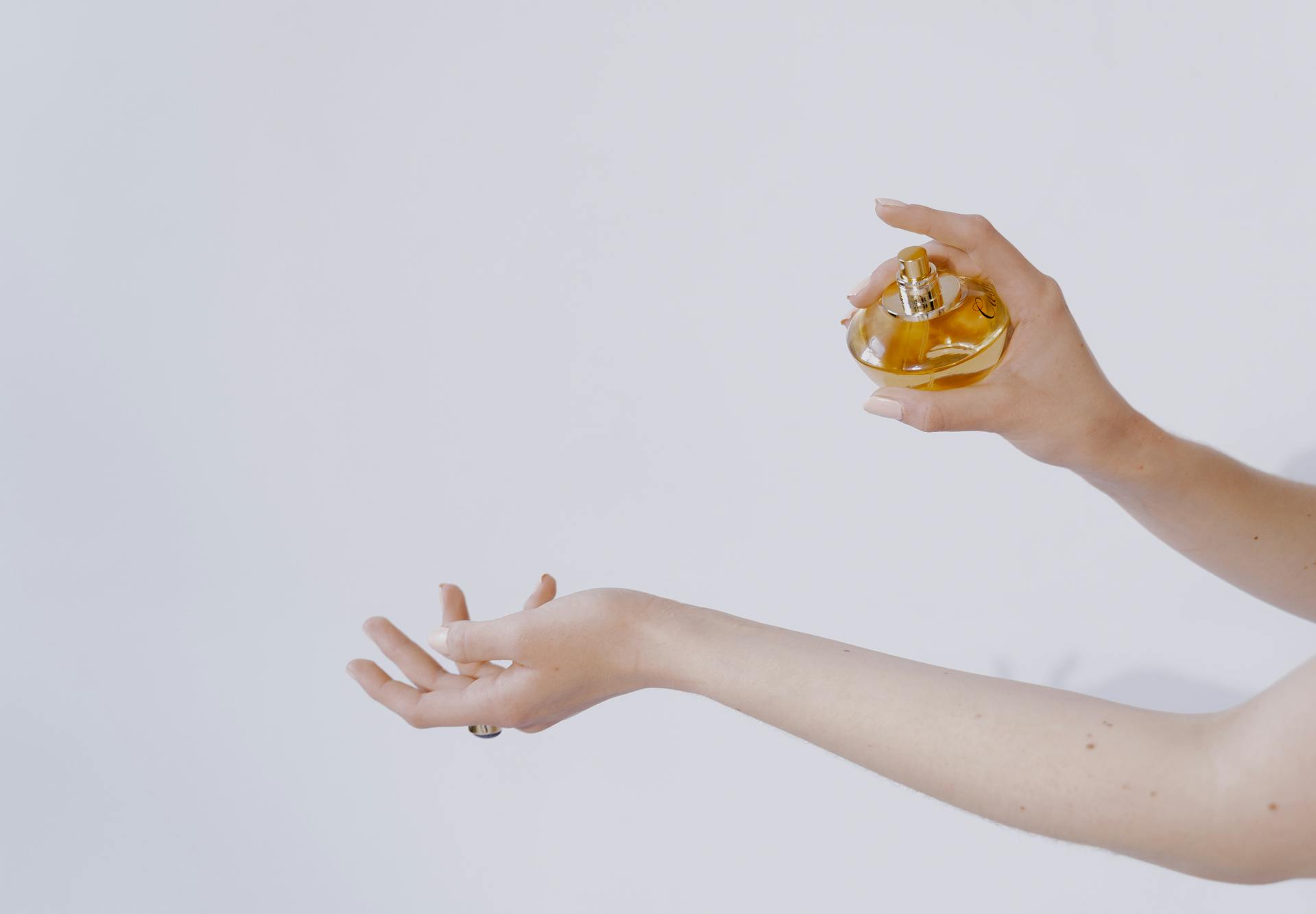 5 Rekomendasi Parfum yang Bikin Kamu Kelihatan Seger dan Fresh