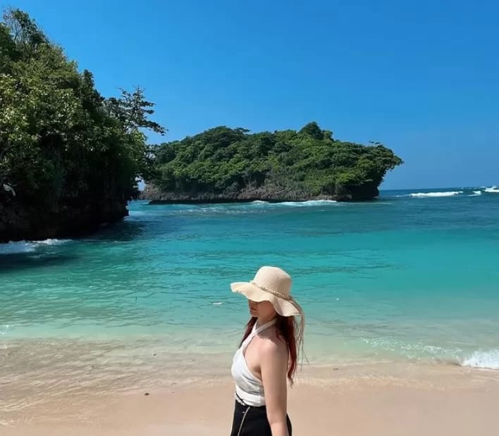 Raja Ampat Ternyata ada di Jatim? berikut pesona Pantai Teluk Asmara