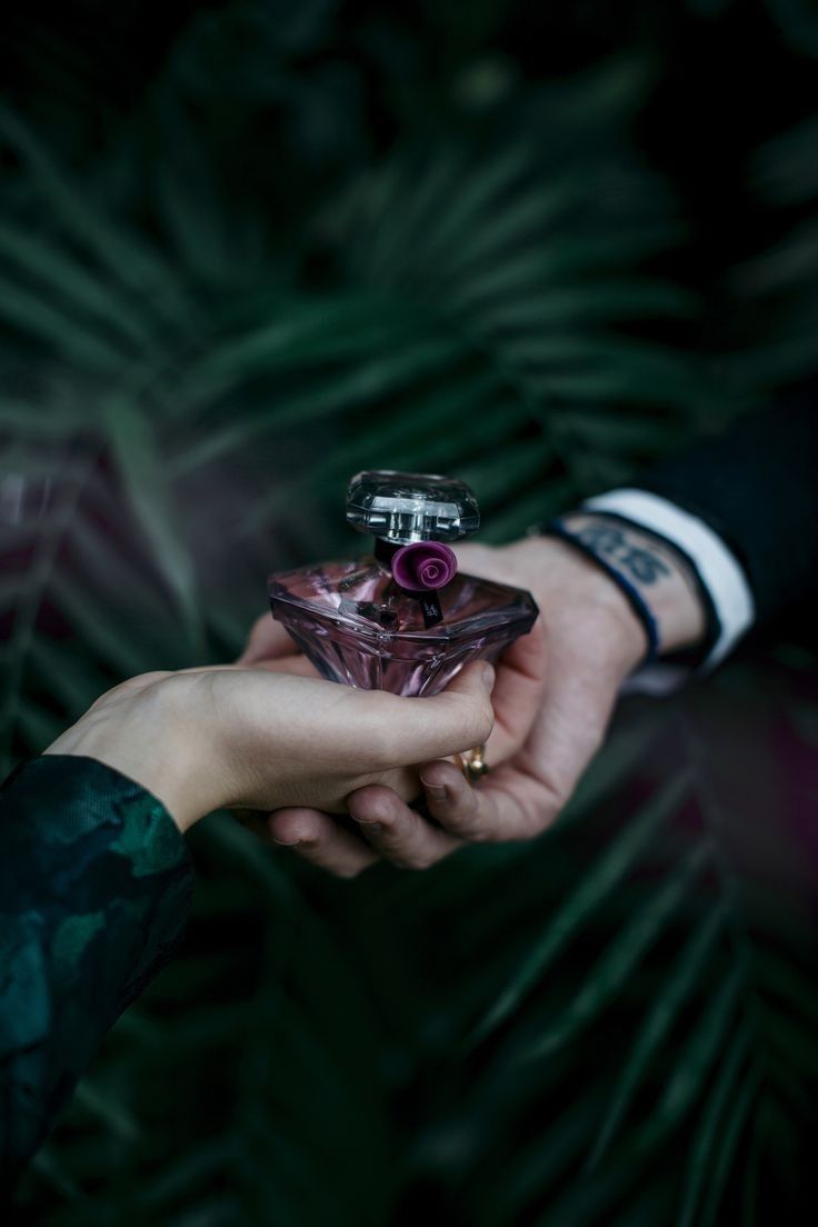 Rekomendasi Parfum dengan Daya Sebar Aroma Mengagumkan
