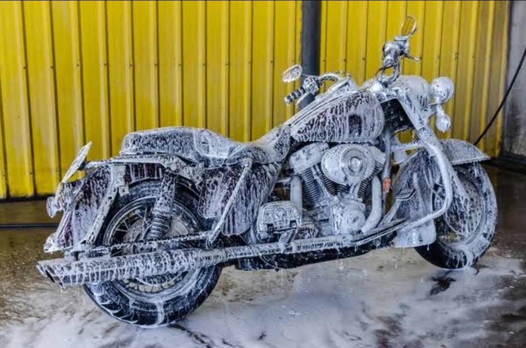 Cara mencuci Harley Davidson.
