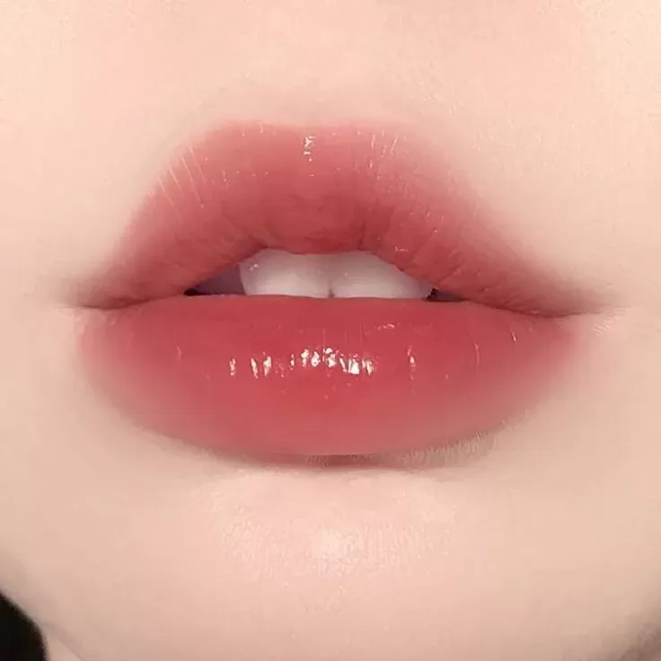 Ilustrasi Liptint Tahan Lama