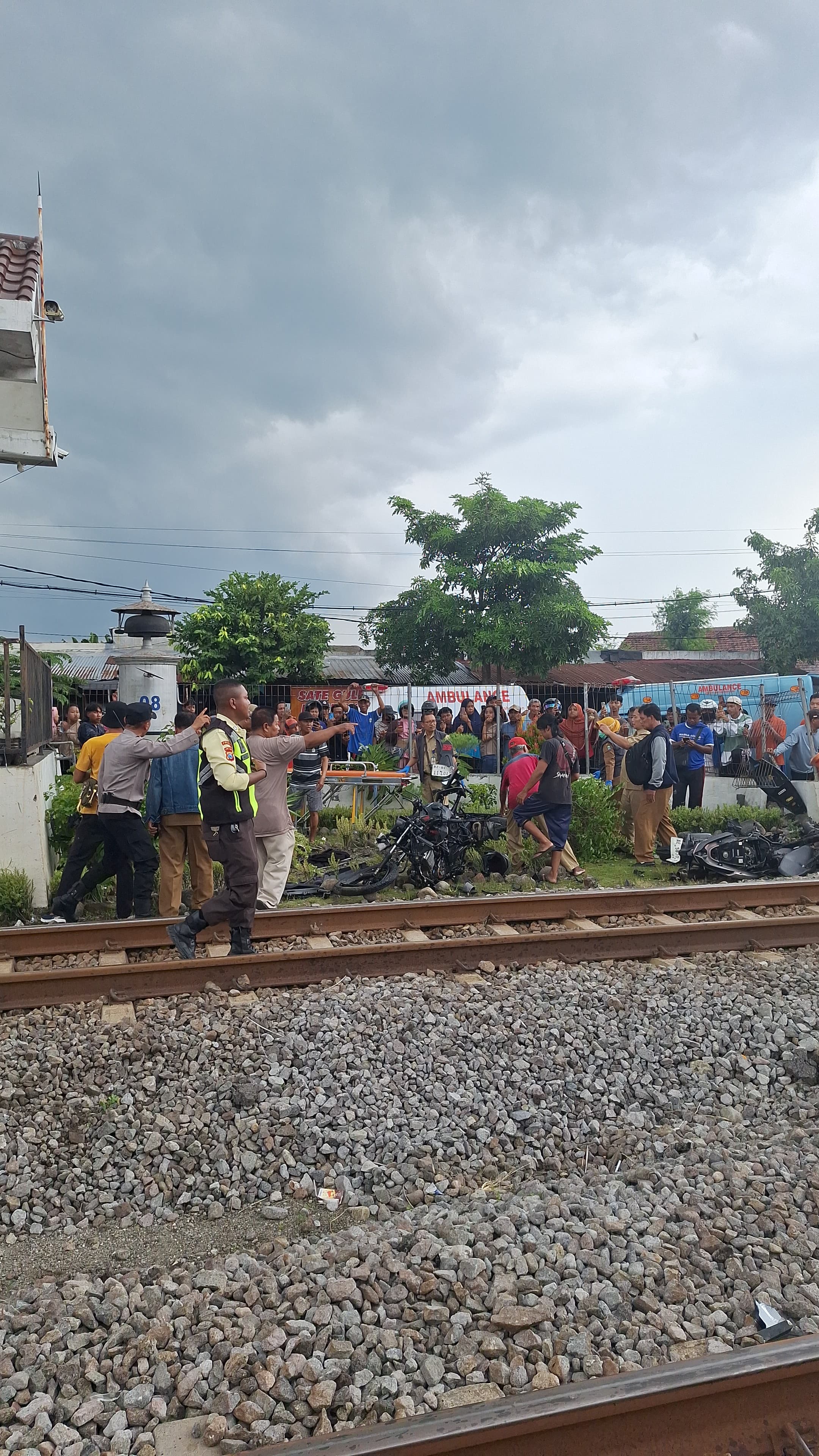 Kecelakaan kereta api di Stasiun Barat, Magetan.
