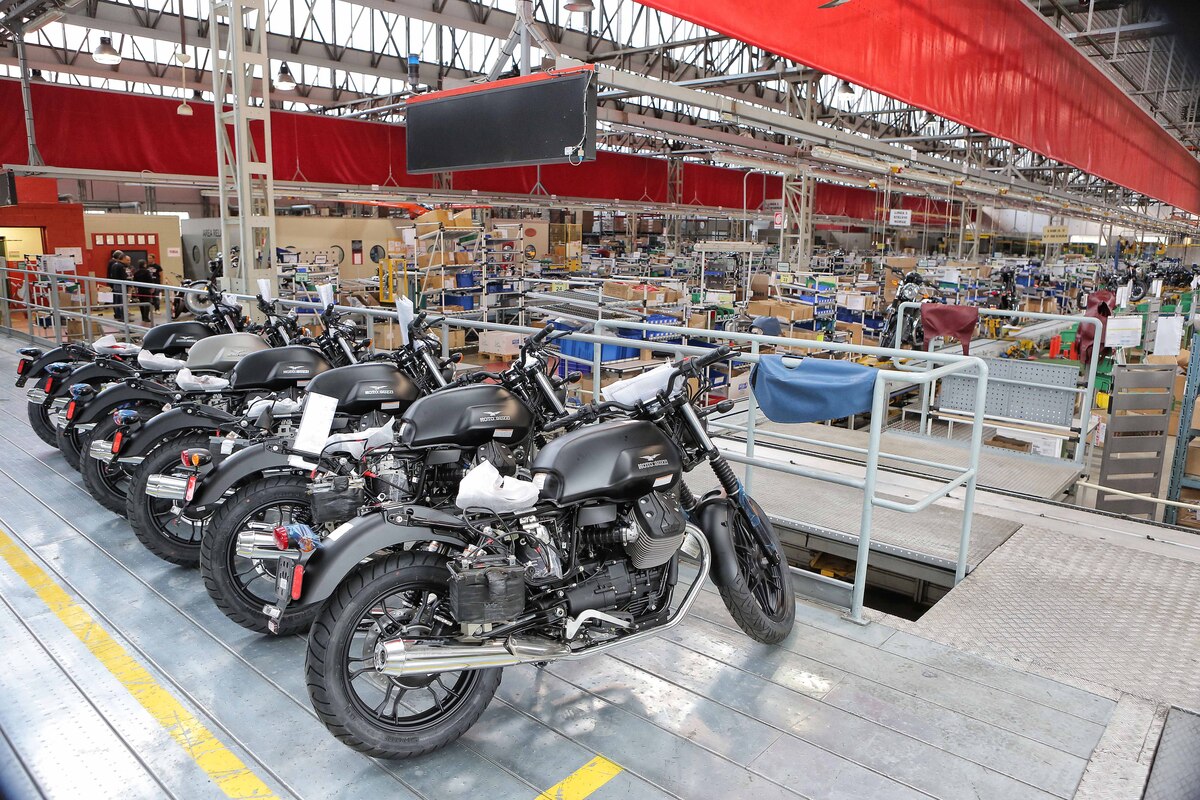 Pabrik Moto Guzzi di Mandello del Lario, lokasi bersejarah tempat lahirnya inovasi mesin legendaris sejak 1921.