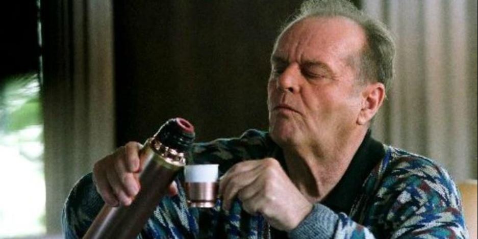 Adegan Edward Cole (diperankan oleh Jack Nicholson) saat menuangkan kopi menjadi salah satu scene ikonik dalam film The Bucket List (2007).