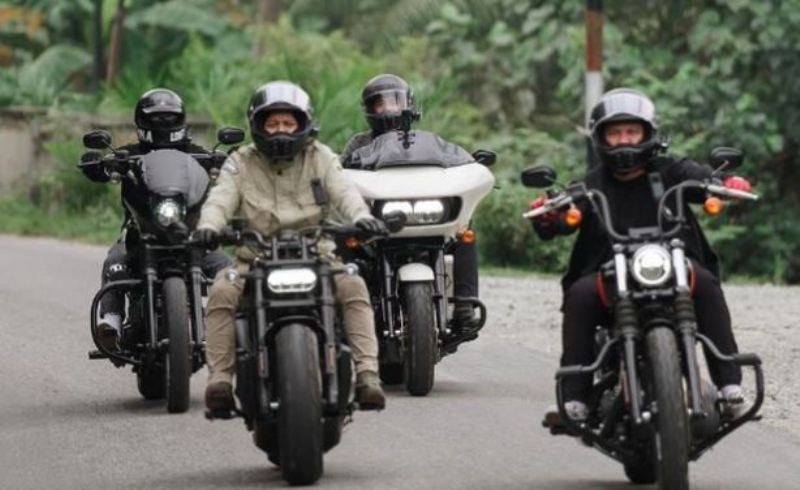 Raffi Ahmad memilih Harley Davidson Road Glide koleksinya untuk touring bareng Ariel Noah dkk.