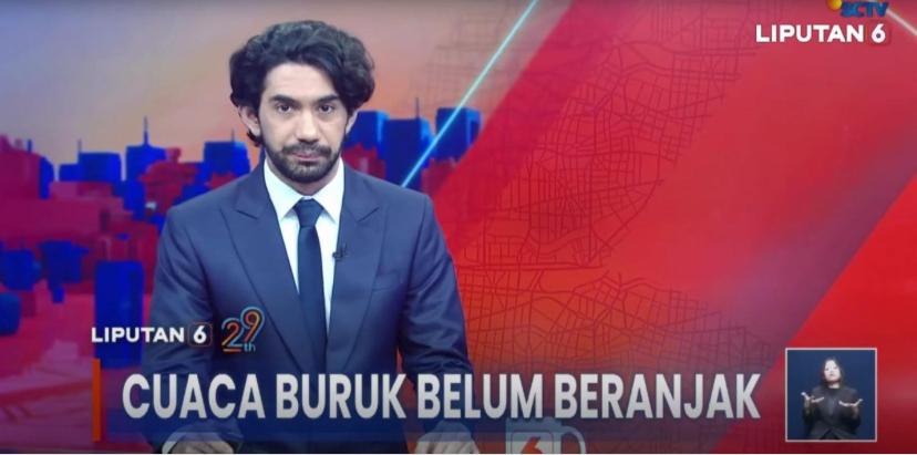 Reza Rahardian saat jadi news anchor