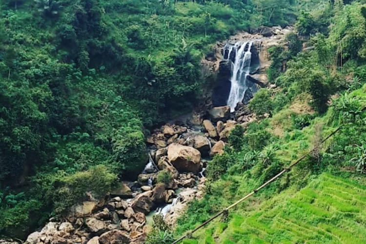 Air Terjun Sunggah: daya tarik, tips, rute lokasi