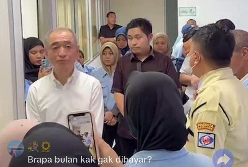 Karyawan pabrik PT Maruwa Batam saat demo live di tiktok