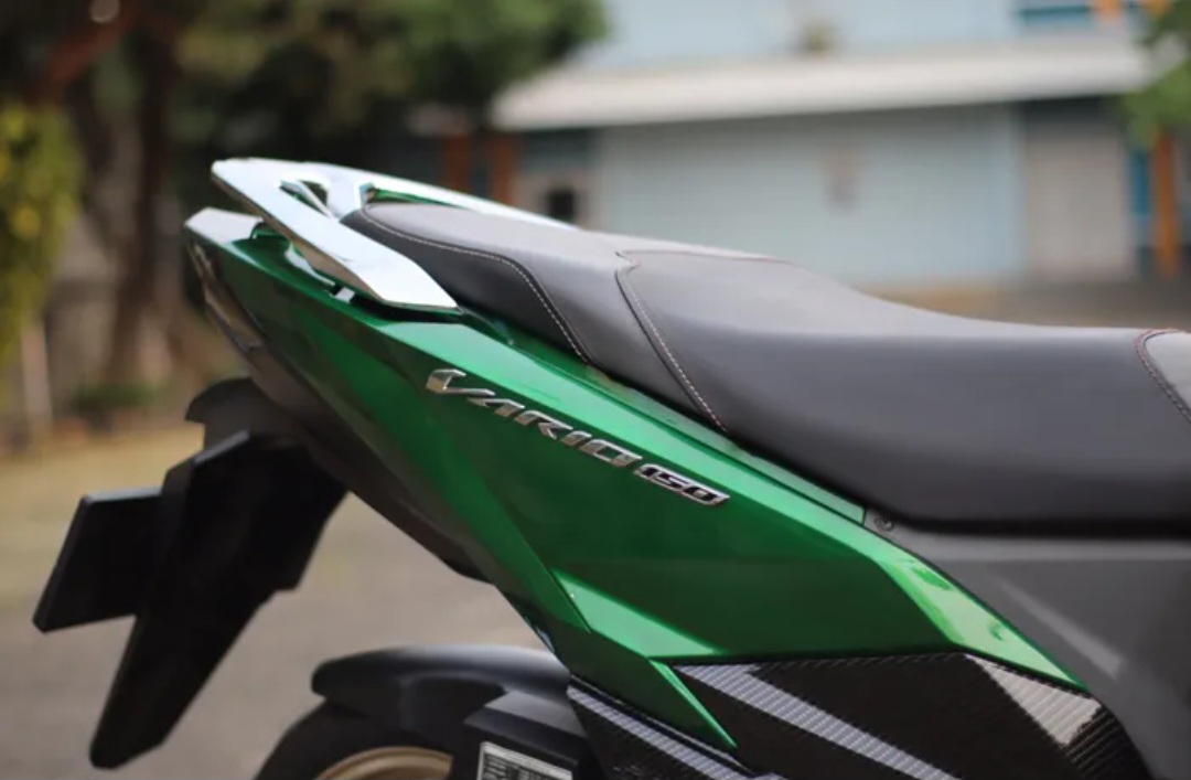 Ilustrasi busa jok motor yang nyaman buat touring.