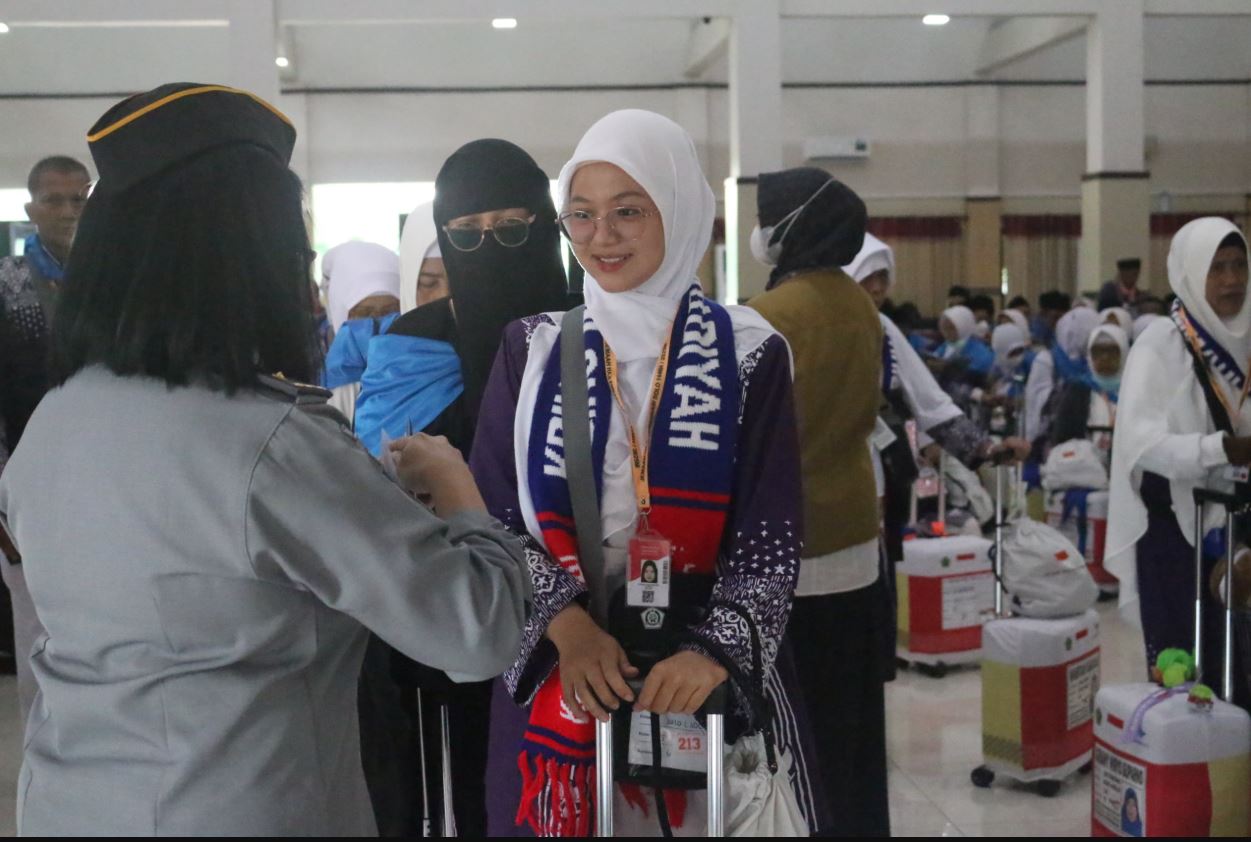 Levina Istiazah, 18 tahun, menjadi jemaah haji termuda asal Jawa Tengah.