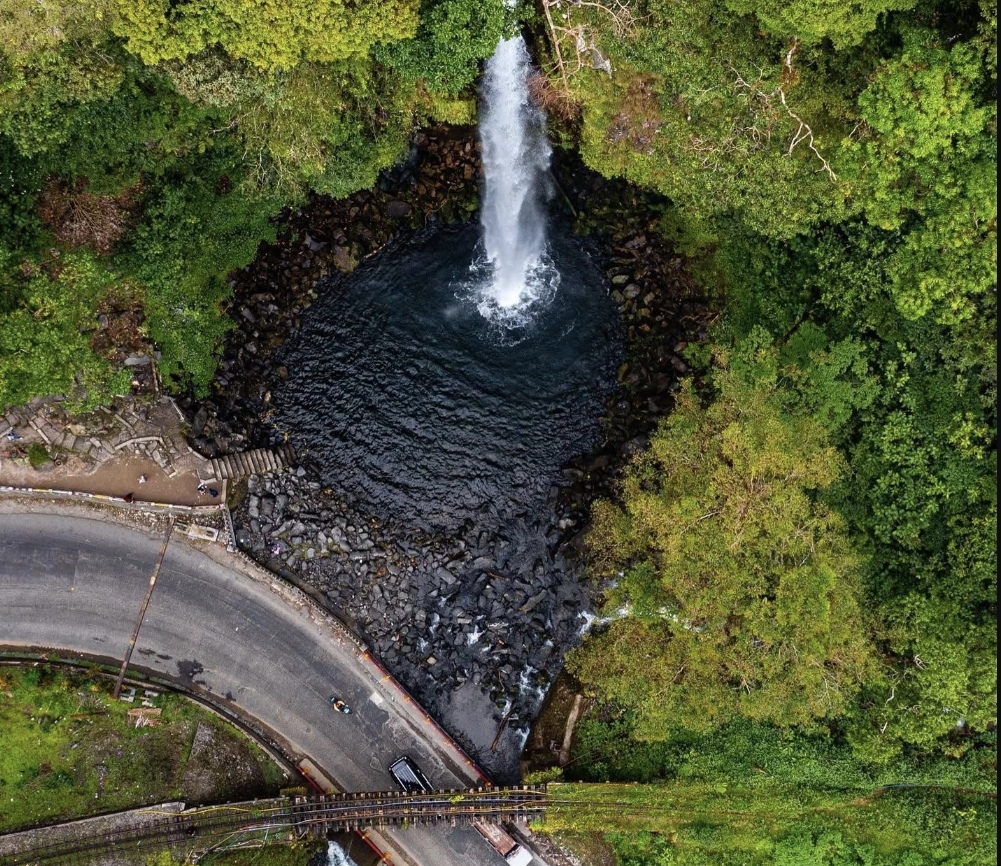 Pesona keindahan wisata Air Terjun Lembah Anai, destinasi ikonik Sumatera Barat