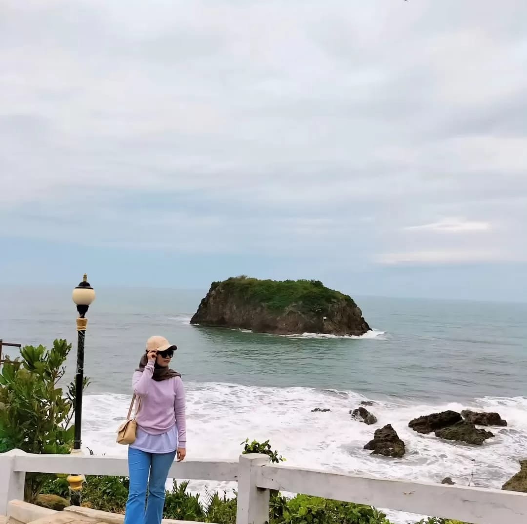 Pantai Cipatujah: daya tarik, rute lokasi, aktivitas menyenangkan