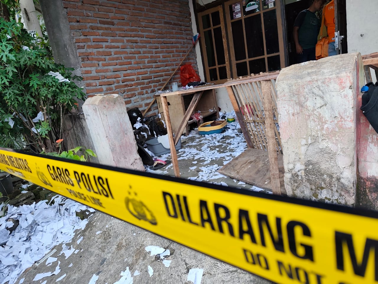 Ledakan besar meledak di Kelurahan Kepatihan, Kec. Ponorogo (Kota), Ponorogo.