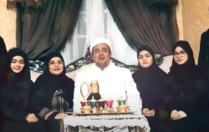 Habib Rizieq sambut kelahiran anak ke-8 dari istri muda dengan restu penuh dari ketujuh putrinya.