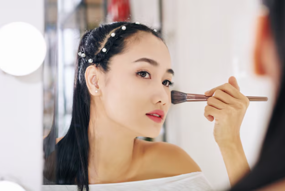 Salah teknik makeup bisa bikin riasanmu kurang maksimal! Yuk, kenali bentuk wajah & pilih gaya makeup yang paling cocok!