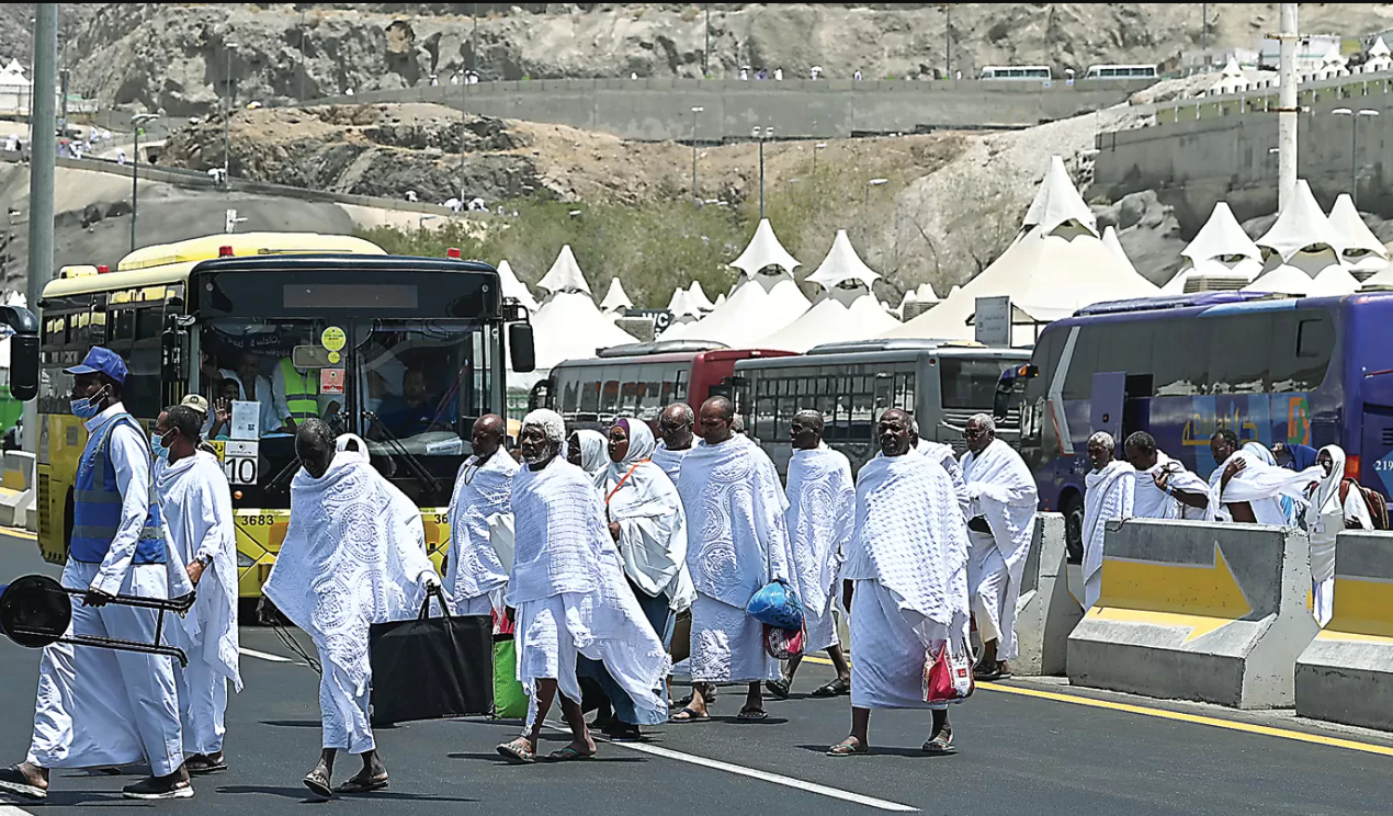 PUNCAK HAJI: Jemaah haji dari berbagai negara bersiap menuju Arafah untuk pelaksanaan wukuf di padang Arafah.