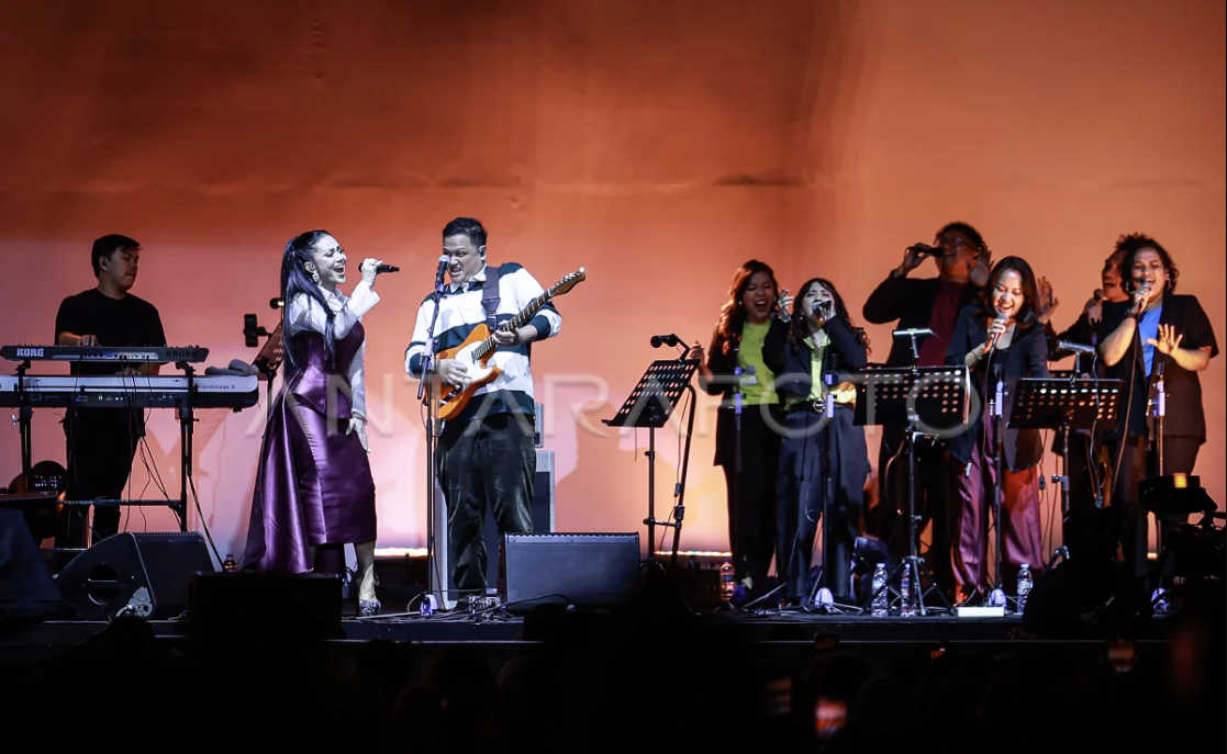 Penyanyi Kris Dayanti tampil dalam program Sing a Long pada Jakarta International BNI Java Jazz Festival (JJF) di JIExpo, Kemayoran, Jakarta, Sabtu (31/5/2025).