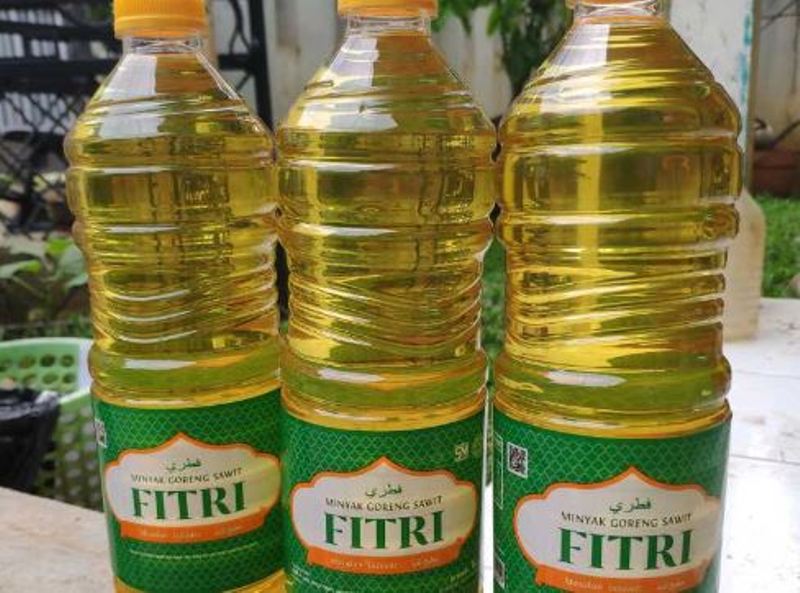 Minyak goreng Fitri.