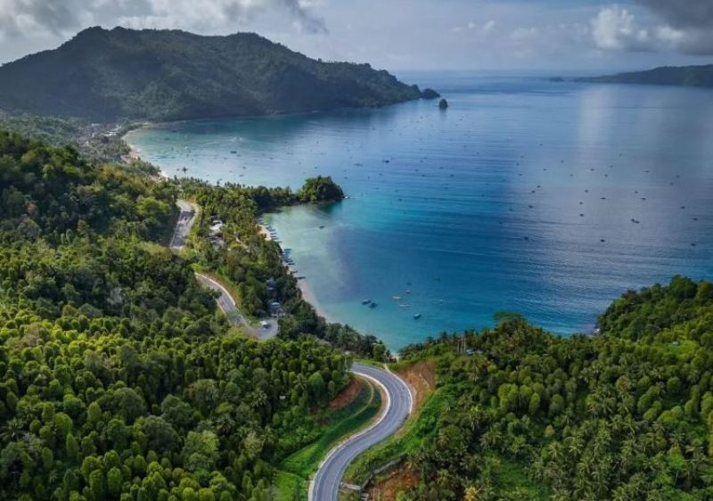 Pantai Karanggongso Trenggalek.