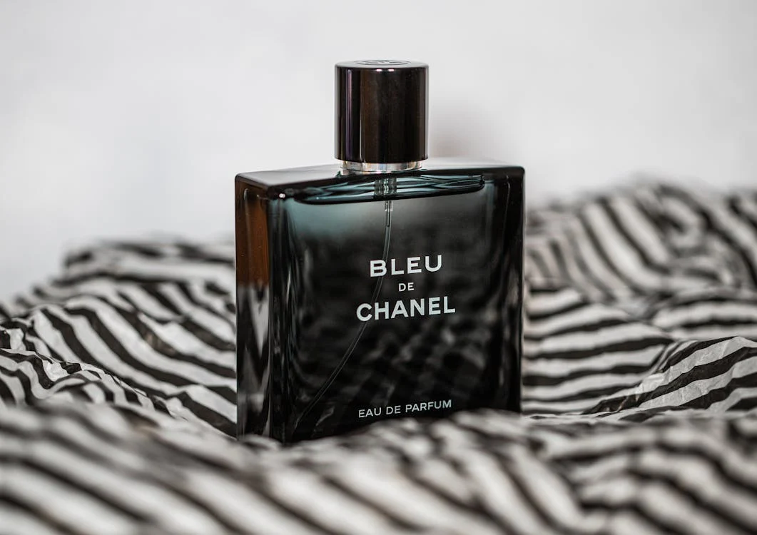 Parfum dengan Kandungan Muntahan Paus.