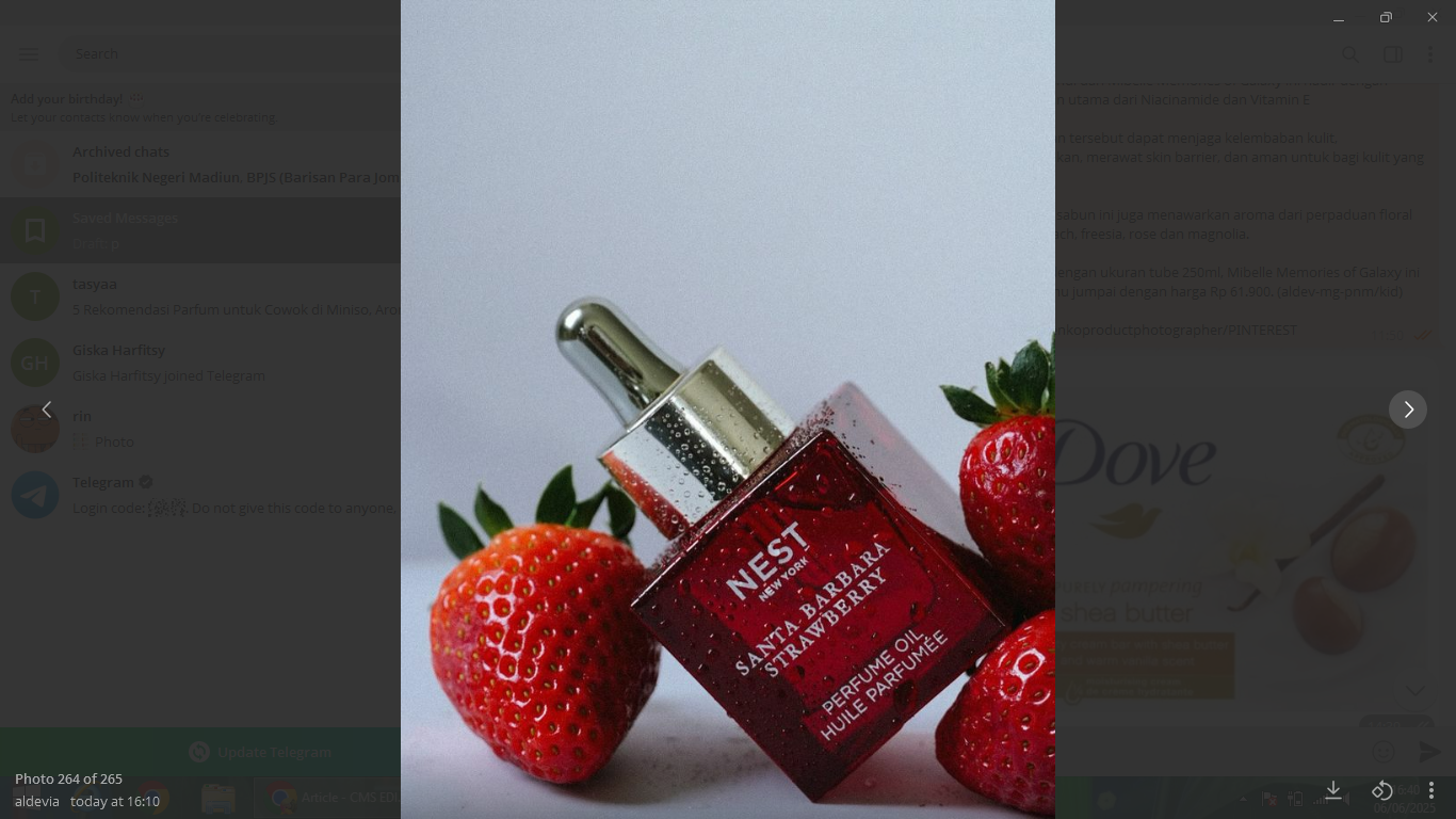 Rekomendasi parfum dengan aroma buah strawberry.