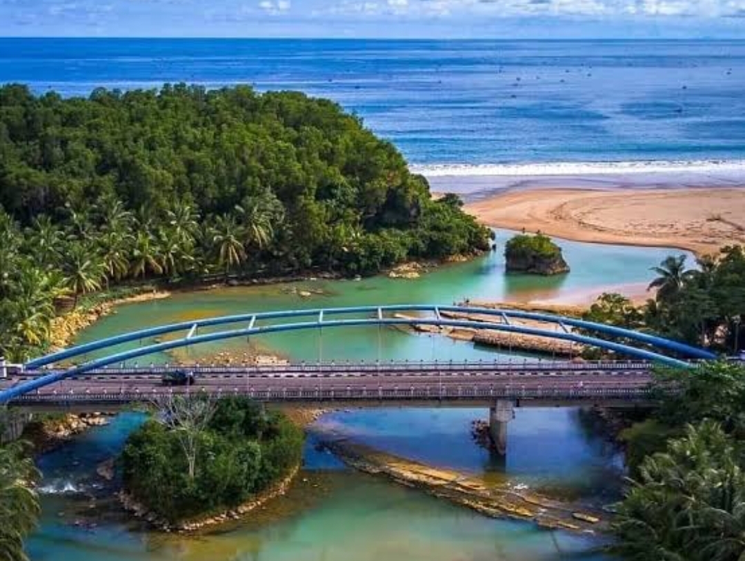 Pantai Soge Pacitan.