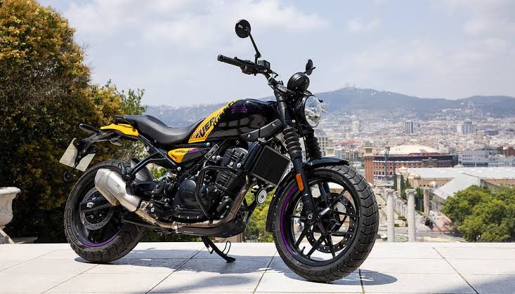 Tampilan Royal Enfield Guerrilla 450, desain roadster klasik dengan fitur modern dan jok rendah.