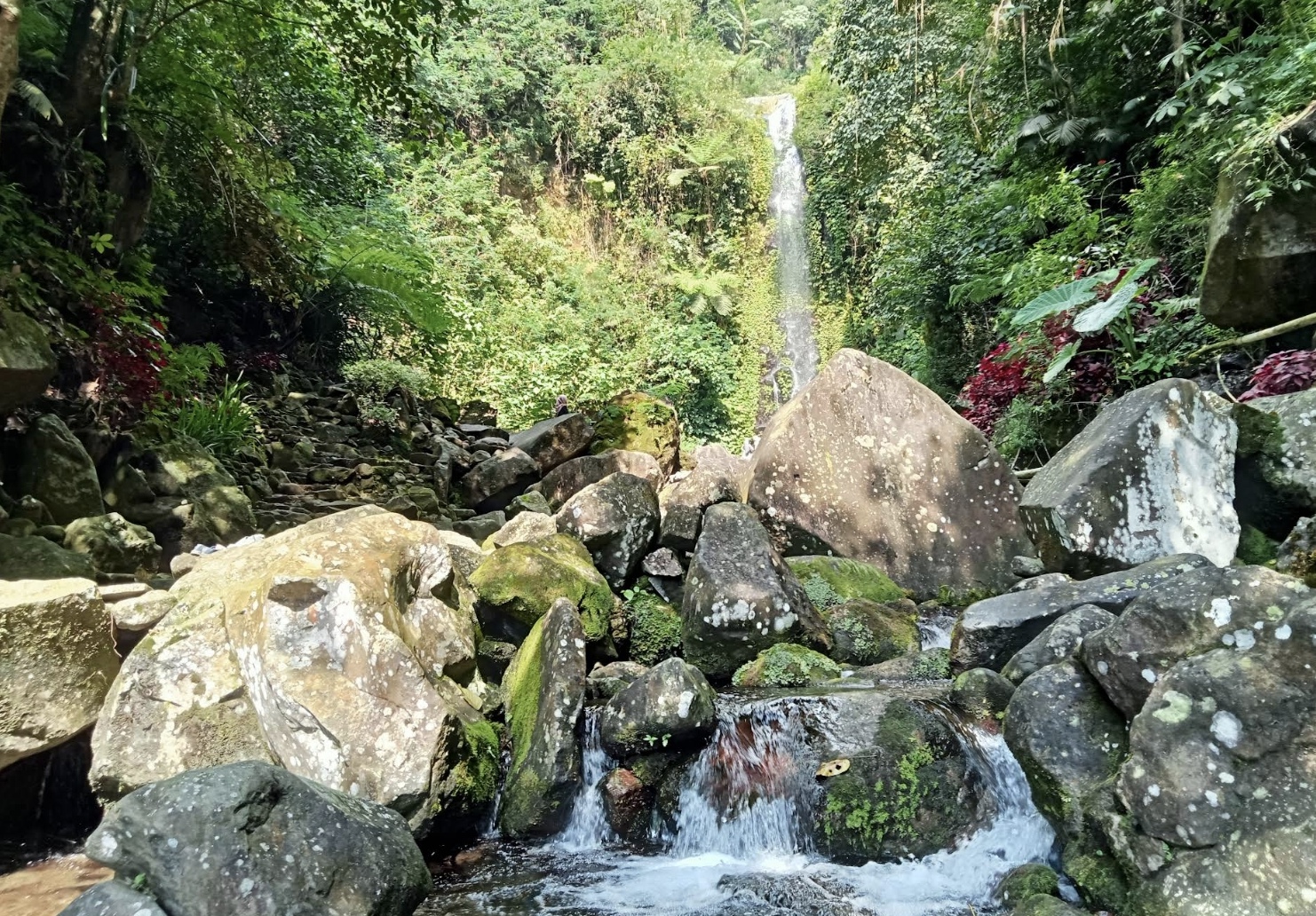 Air Terjun Suwono, destinasi wisata yang menyegarkan jiwa dan raga.