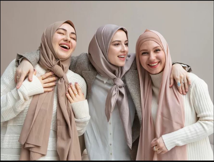 Dengan memilih shampo hijab terbaik, kamu bisa mengatasi berbagai masalah rambut seperti lepek, gatal, ketombe, hingga kerontokan.