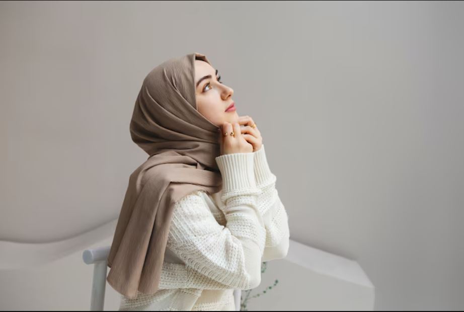 Rambut sehat & harum di balik hijab? Bisa banget! Cek 12 cara rawat rambut berhijab biar bebas lepek & wangi seharian!